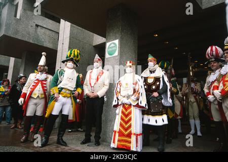 köln Carnival Dreigestyrn nehmen`s 24. Februar 2022 an der Eröffnung des Frauenkarnival-Tages in Köln Teil. (Foto von Ying Tang/NurPhoto) Stockfoto